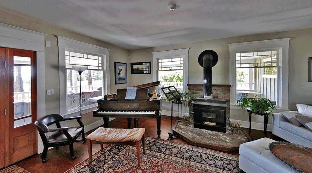 Friday Harbor Grand Bed & Breakfast エクステリア 写真